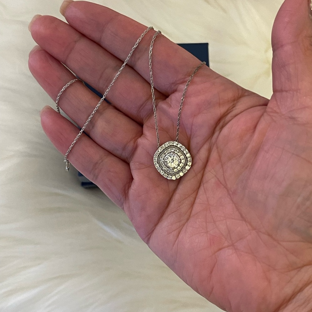 “VINTAGE” WHITE SAPPHIRE HALO PENDANT 18" NECKLACE STERLING SILVER JWBR - Picture 5 of 7